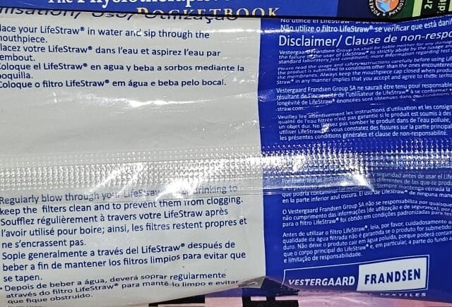 Packaging of LIFESTRAW Personal Water Filter with usage instructions.